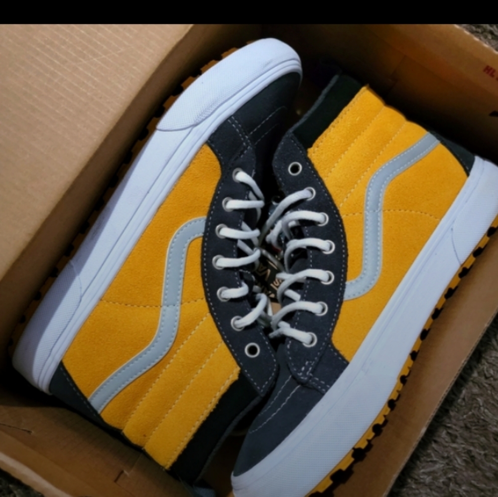 Vans - Picture 2 of 4